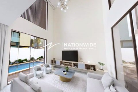 Villa in Abu Dhabi, UAE 6 bedrooms, 590 sq.m. № 619119 - photo 2