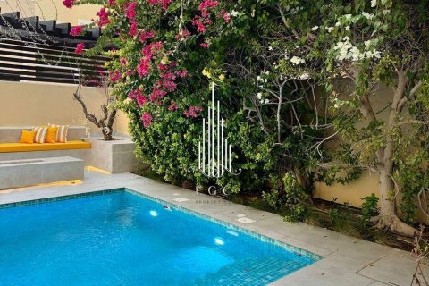 Villa in Khalifa City, Abu Dhabi, UAE 4 bedrooms, 324.3 sq.m. № 547217 - photo 1