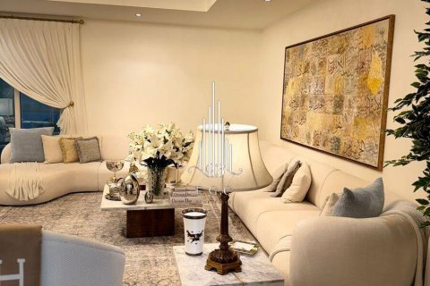 Villa in Khalifa City, Abu Dhabi, UAE 4 bedrooms, 324.3 sq.m. № 547217 - photo 19