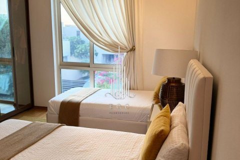 Villa in Khalifa City, Abu Dhabi, UAE 4 bedrooms, 324.3 sq.m. № 547217 - photo 12