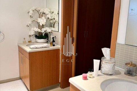 Villa in Khalifa City, Abu Dhabi, UAE 4 bedrooms, 324.3 sq.m. № 547217 - photo 23