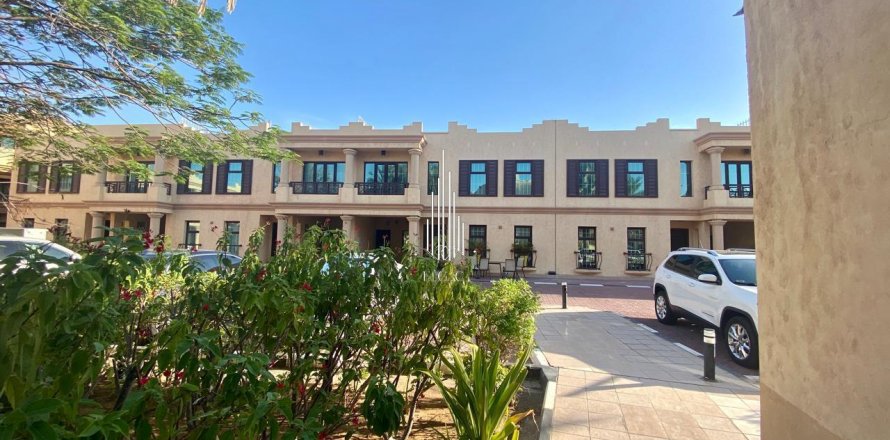 Vila v Al Salam Street, Abu Dhabi, SAE 4 ložnice, 255.5 m² Č.: 589242