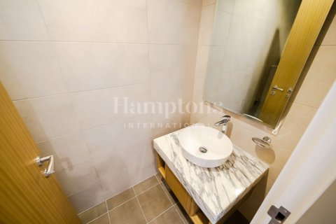 Business Bay, Dubai, UAE의 임대용 아파트 침실 2개, 75.54871960제곱미터 번호 583930 - 사진 2