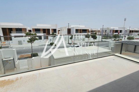 Villa para arrendamento em Saadiyat Island, Abu Dhabi, EAU 4 quartos, 555 m2 № 604683 - foto 1