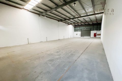 Magazinë në Al Quoz, Dubai, Emiratet e Bashkuara Arabe 329.8 m2. № 567191 - Foto 2