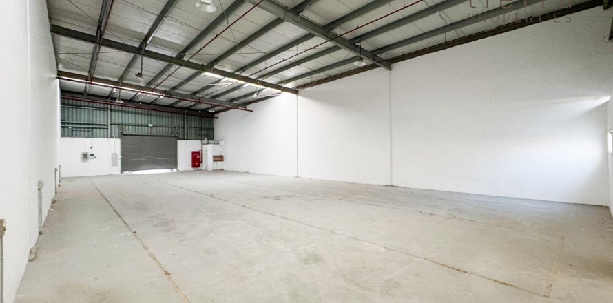 Magazinë në Al Quoz, Dubai, Emiratet e Bashkuara Arabe 329.8 m2. № 567191