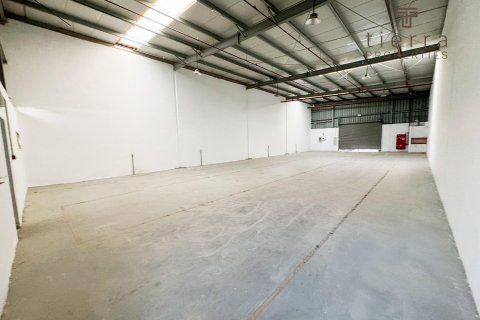 Magazinë në Al Quoz, Dubai, Emiratet e Bashkuara Arabe 329.8 m2. № 567191 - Foto 3