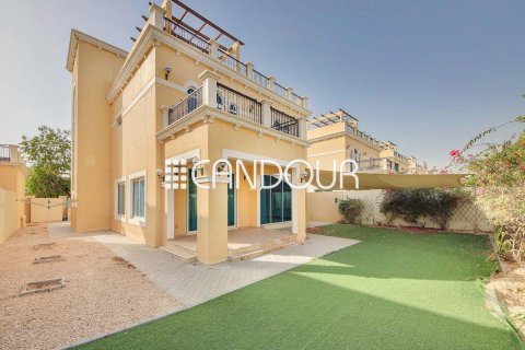 Villa in Jumeirah Park, Dubai, UAE 4 bedrooms, 539.9 sq.m. № 600489 - photo 1