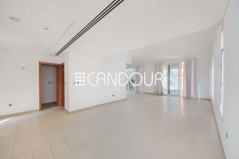 Villa in Jumeirah Park, Dubai, UAE 4 bedrooms, 539.9 sq.m. № 600489 - photo 2