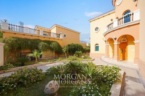 Villa in Jumeirah Park, Dubai, UAE 5 bedrooms, 871.5 sq.m. № 591016 - photo 21