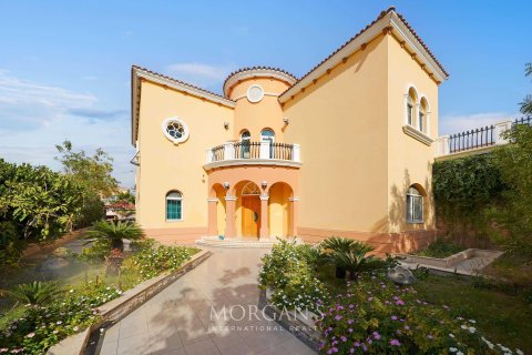 Villa in Jumeirah Park, Dubai, UAE 5 bedrooms, 871.5 sq.m. № 591016 - photo 1