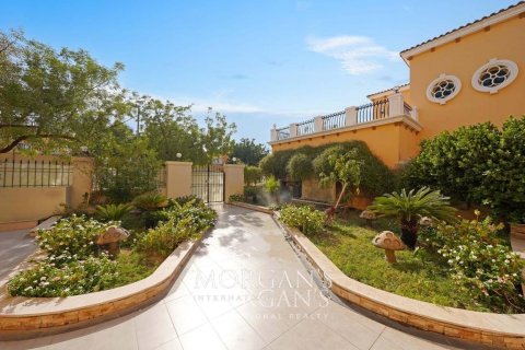 Villa in Jumeirah Park, Dubai, UAE 5 bedrooms, 871.5 sq.m. № 591016 - photo 20