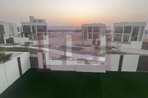 Vila v Abu Dhabi, SAE 4 ložnice, 876.1 m² Č.: 569212 - fotografie 5