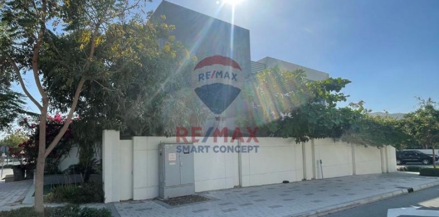 Shtëpi në qytet në Dubai, Emiratet e Bashkuara Arabe 4 dhoma gjumi, 328.5 m2. № 590762