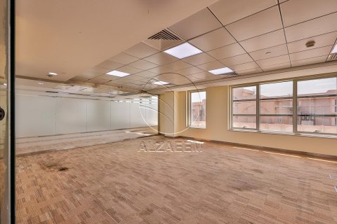 Pronë komerciale në Al Nahyan Camp, Abu Dhabi, Emiratet e Bashkuara Arabe 616 m2. № 615223 - Foto 5
