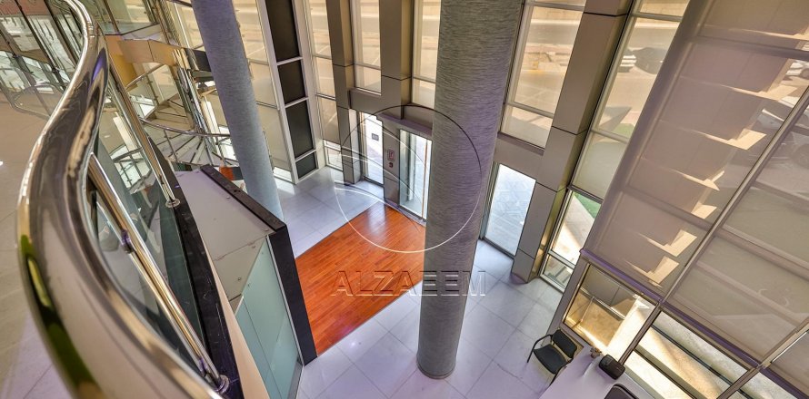 Pronë komerciale në Al Nahyan Camp, Abu Dhabi, Emiratet e Bashkuara Arabe 616 m2. № 615223