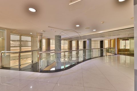 Pronë komerciale në Al Nahyan Camp, Abu Dhabi, Emiratet e Bashkuara Arabe 616 m2. № 615223 - Foto 16