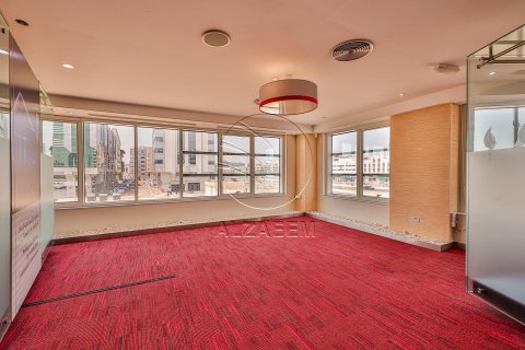 Pronë komerciale në Al Nahyan Camp, Abu Dhabi, Emiratet e Bashkuara Arabe 616 m2. № 615223 - Foto 10