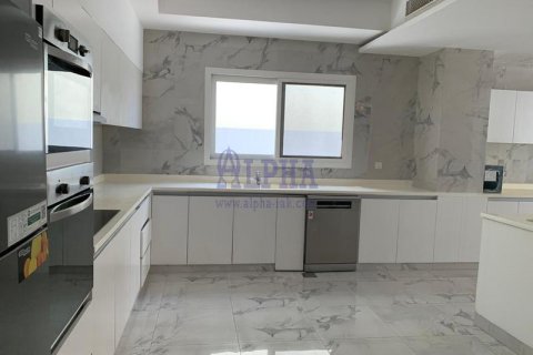 Villa in Al Hamra Village, Ras Al Khaimah, UAE 7 bedrooms, 929 sq.m. № 633110 - photo 10