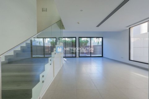 Commercial property in Al Salam Street, Abu Dhabi, UAE 5 bedrooms, 478 sq.m. № 594533 - photo 4
