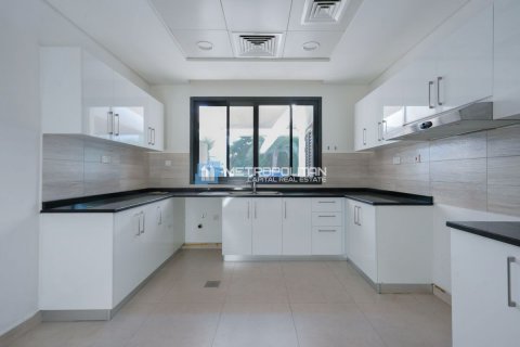 Commercial property in Al Salam Street, Abu Dhabi, UAE 5 bedrooms, 478 sq.m. № 594533 - photo 5