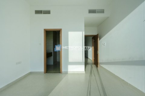 Commercial property in Al Salam Street, Abu Dhabi, UAE 5 bedrooms, 478 sq.m. № 594533 - photo 11