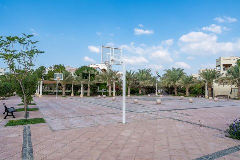 Commercial property in Al Salam Street, Abu Dhabi, UAE 5 bedrooms, 478 sq.m. № 594533 - photo 14