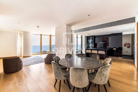 Apartament në Jumeirah, Dubai, Emiratet e Bashkuara Arabe 3 dhoma gjumi, 245 m2. № 603051 - Foto 1