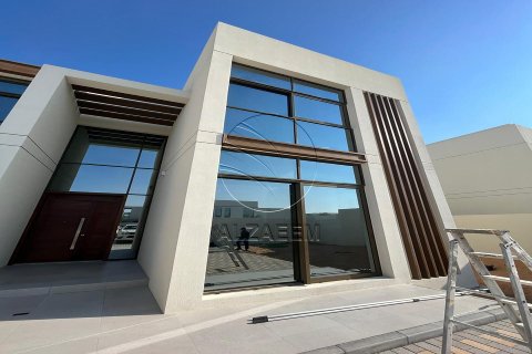 Villa sa Abu Dhabi, UAE 3 silid-tulugan, 738 sq.m. № 615958 - larawan 1