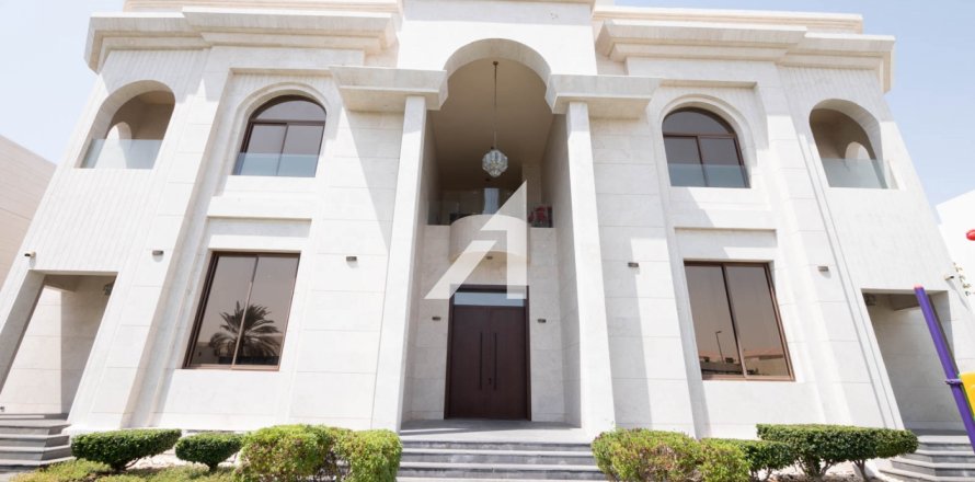 Villa a Umm Al Sheif, Dubai, EAU 7 camere da letto, 1114.8 mq. № 623860