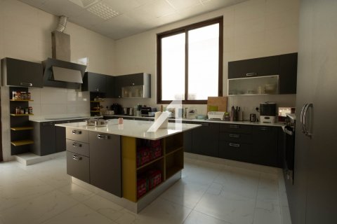 Villa in vendita a Umm Al Sheif, Dubai, EAU 7 camere da letto, 1114.8 mq. № 623860 - foto 14