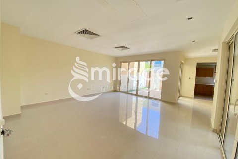 Řadový dům v Al Raha Gardens, Abu Dhabi, SAE 3 ložnice, 200.6 m² Č.: 596766 - fotografie 1