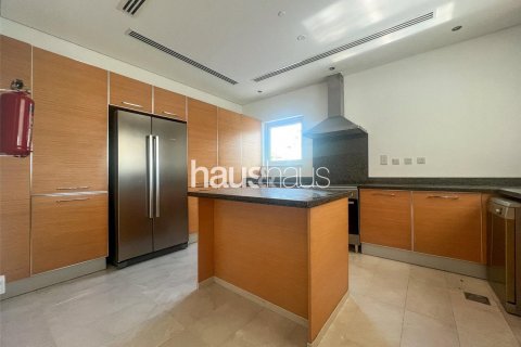 Al Furjan, Dubai, UAE의 임대용 타운하우스 침실 3개, 307제곱미터 번호 626456 - 사진 3