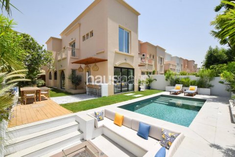 Villa in The Lakes, Dubai, UAE 3 bedrooms, 244 sq.m. № 625332 - photo 1