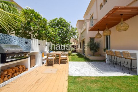 Villa in The Lakes, Dubai, UAE 3 bedrooms, 244 sq.m. № 625332 - photo 3