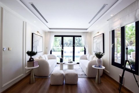 Villa in The Lakes, Dubai, UAE 3 bedrooms, 244 sq.m. № 625332 - photo 11