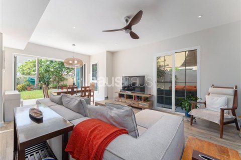 Villa in Arabian Ranches, Dubai, UAE 4 bedrooms, 213 sq.m. № 625333 - photo 2
