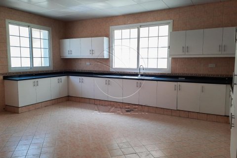 Villa à vendre à  Shakhbout City, Abu Dhabi, EAU 2090 m2 № 616044 - photo 8