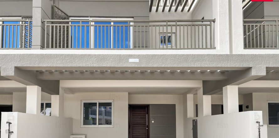 Townhouse in Dubai, UAE 3 bedrooms, 112.2 sq.m. № 632898