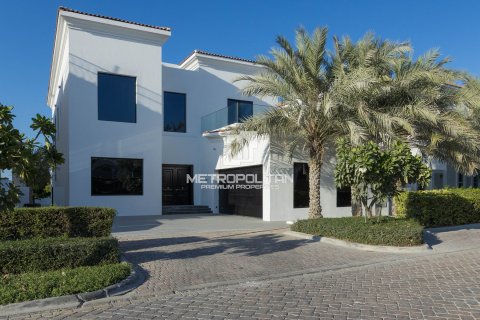 Villa in vendita a Jumeirah Golf Estates, Dubai, EAU 6 camere da letto, 867 mq. № 592079 - foto 1