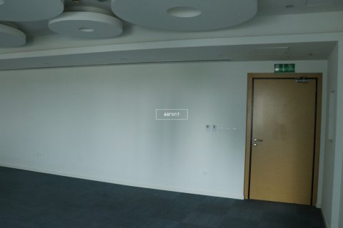 Office in Jumeirah Lake Towers, Dubai, UAE 75.4 sq.m. № 624355 - photo 5