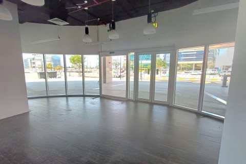 Komerční nemovitost v Tourist Club Area, Abu Dhabi, SAE 565 m² Č.: 594192 - fotografie 1