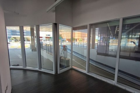 Komerční nemovitost v Tourist Club Area, Abu Dhabi, SAE 565 m² Č.: 594192 - fotografie 3