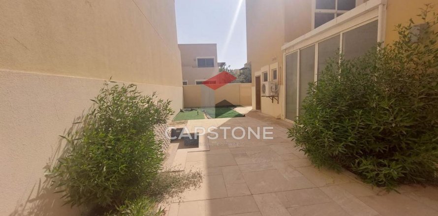 Shtëpi në qytet në Al Raha Gardens, Abu Dhabi, Emiratet e Bashkuara Arabe 4 dhoma gjumi, 300 m2. № 604542