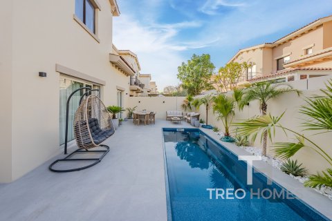 Таунхаус Рим, Дубай, БАӘ-да 3 жатын бөлмелер, 240 м² № 590234 - фото 2