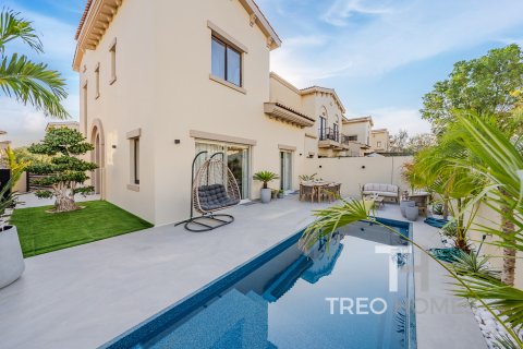 Таунхаус Рим, Дубай, БАӘ-да 3 жатын бөлмелер, 240 м² № 590234 - фото 1