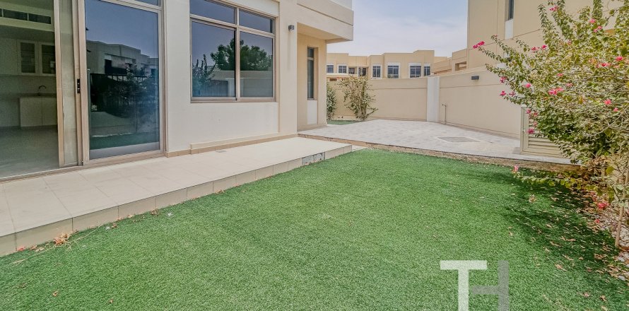 Řadový dům v Town Square, Dubai, SAE 4 ložnice, 225 m² Č.: 590239