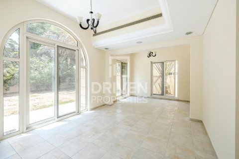 Vilë në Dubai Sports City, Emiratet e Bashkuara Arabe 4 dhoma gjumi, 350 m2. № 601611 - Foto 2