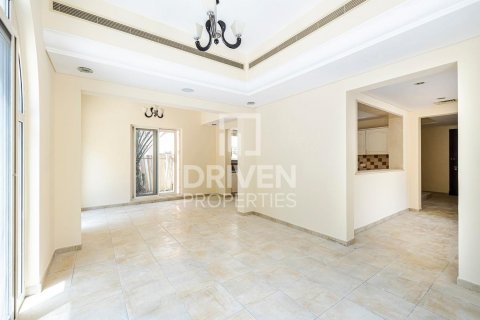 Vilë në Dubai Sports City, Emiratet e Bashkuara Arabe 4 dhoma gjumi, 350 m2. № 601611 - Foto 3