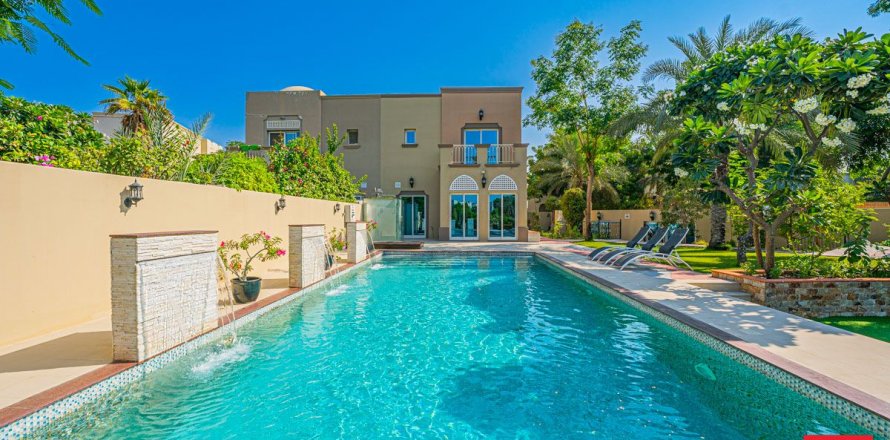 Villa i Dubai, UAE 4 soveværelser, 700.9 kvm № 621295